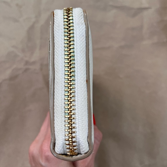 Coach Crossgrain leather accordion zip wallet in chalk/gold - Picture 5 of 11